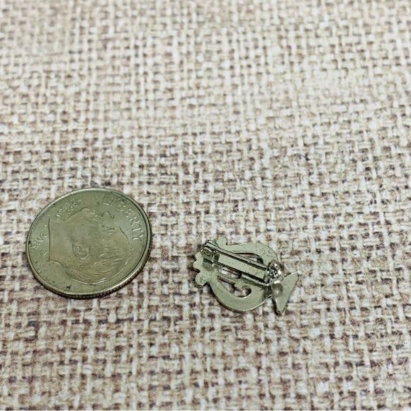 Silver Mini Harp Pin - Picture 2 of 2